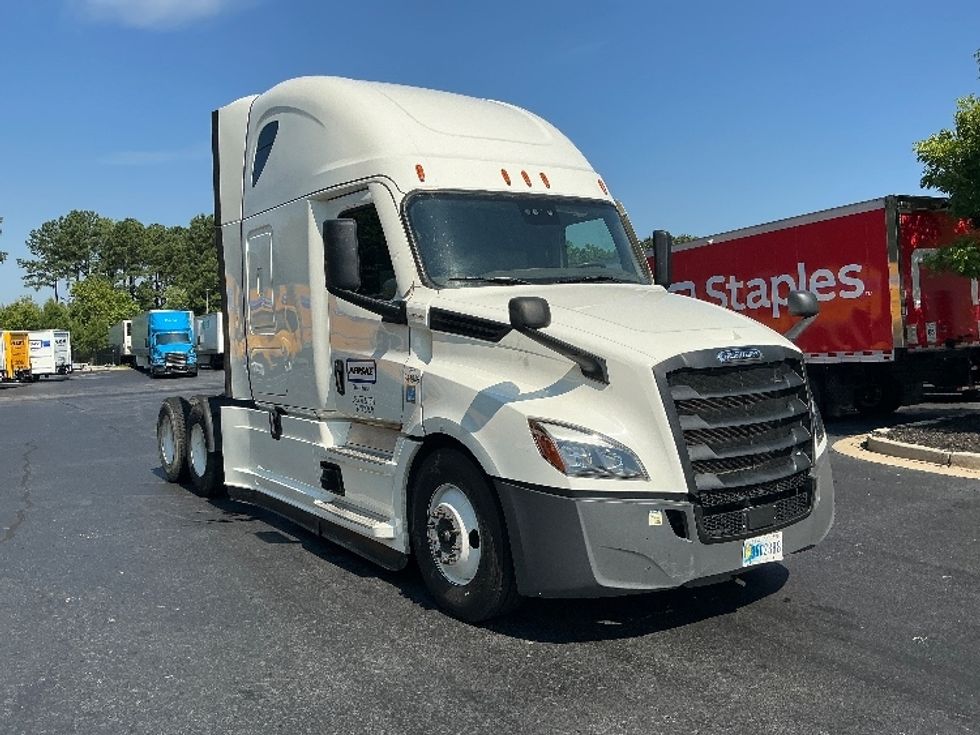 Sleeper Tractor-Heavy Duty Tractors-Freightliner-2021-T12664ST-Lithia Springs-GA-433,361\n\t\tmiles-$ 73,250 - Image 1