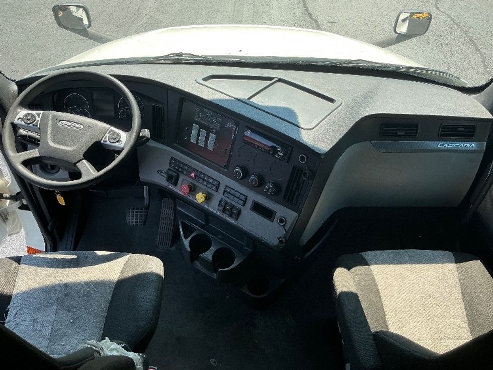 Sleeper Tractor-Heavy Duty Tractors-Freightliner-2021-T12664ST-Lithia Springs-GA-433,361\n\t\tmiles-$ 73,250 - Image 12