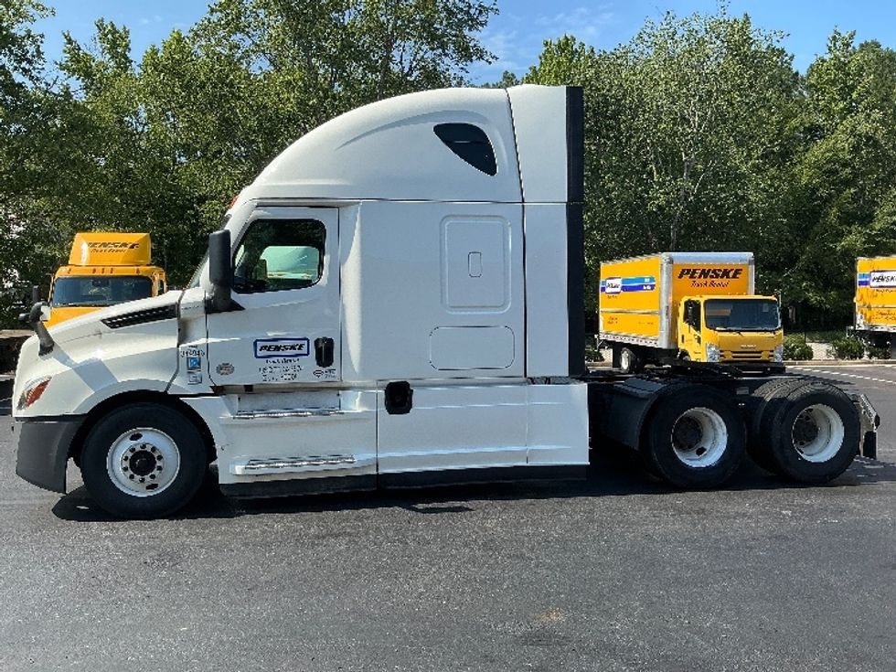 Sleeper Tractor-Heavy Duty Tractors-Freightliner-2021-T12664ST-Lithia Springs-GA-433,361\n\t\tmiles-$ 73,250 - Image 4