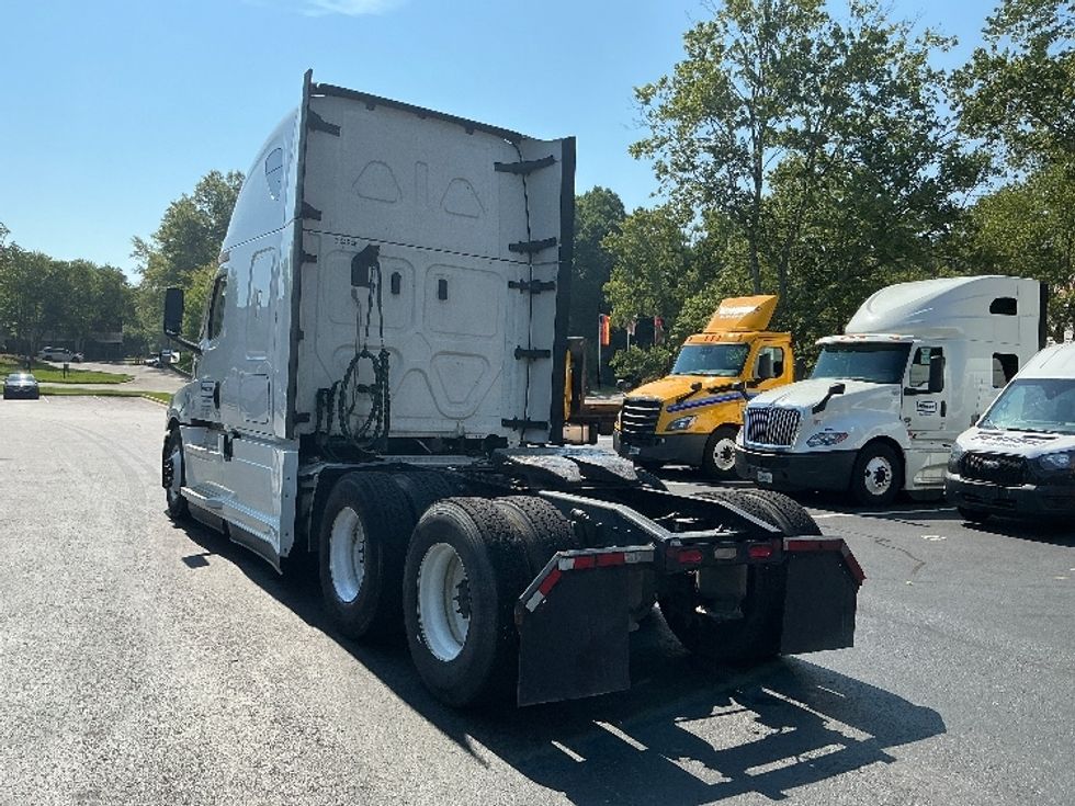 Sleeper Tractor-Heavy Duty Tractors-Freightliner-2021-T12664ST-Lithia Springs-GA-433,361\n\t\tmiles-$ 73,250 - Image 5