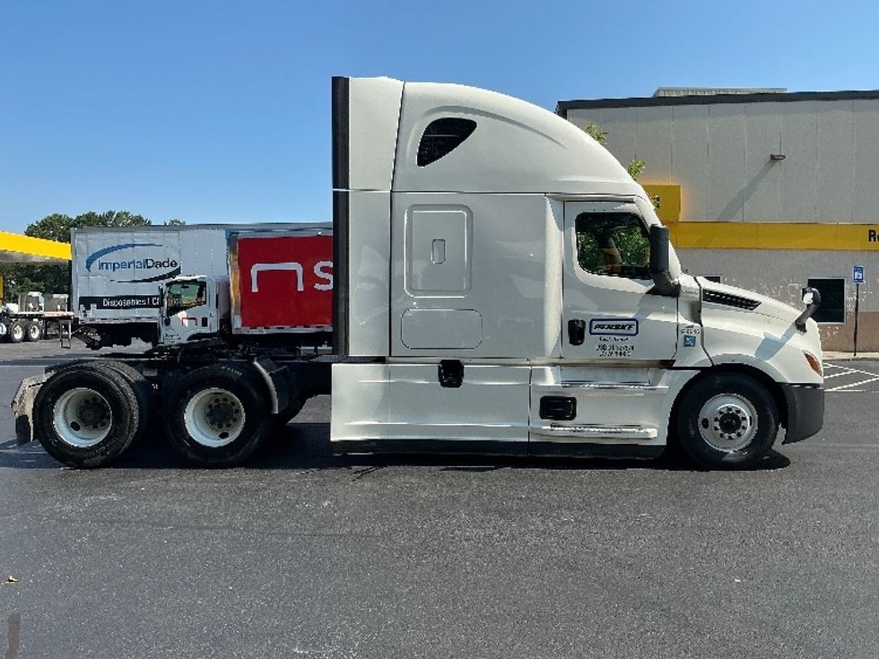 Sleeper Tractor-Heavy Duty Tractors-Freightliner-2021-T12664ST-Lithia Springs-GA-433,361\n\t\tmiles-$ 73,250 - Image 8