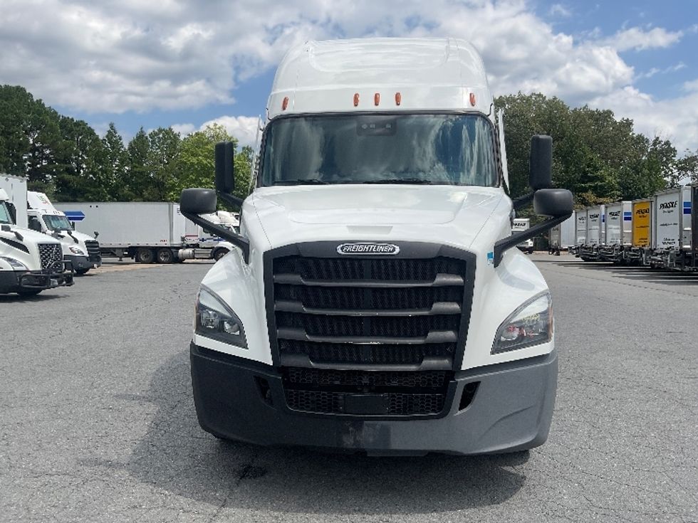 Sleeper Tractor-Heavy Duty Tractors-Freightliner-2021-T12664ST-Little Rock-AR-575,084\n\t\tmiles-$ 59,000 - Image 2