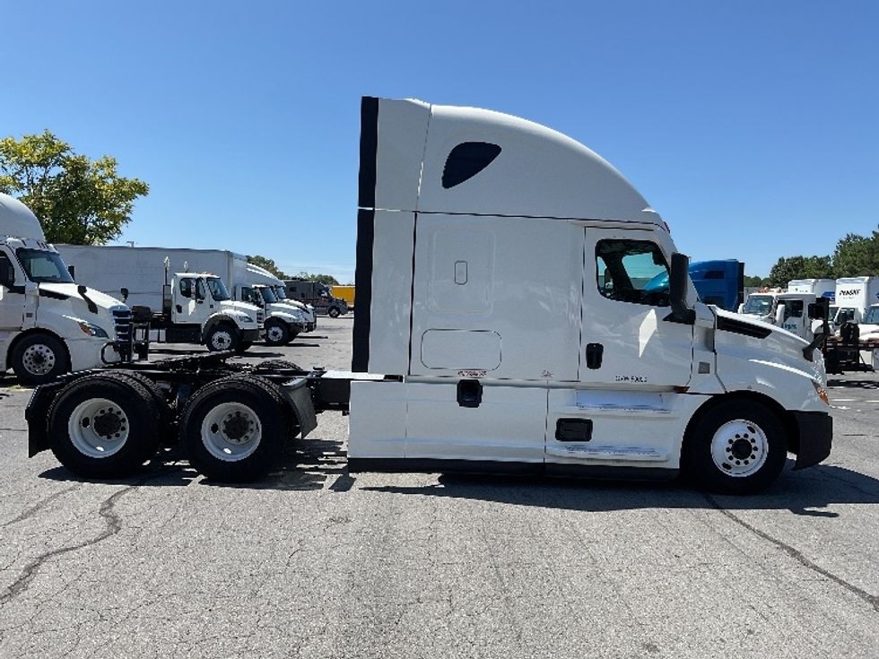 Sleeper Tractor-Heavy Duty Tractors-Freightliner-2021-T12664ST-Little Rock-AR-575,084\n\t\tmiles-$ 59,000 - Image 8