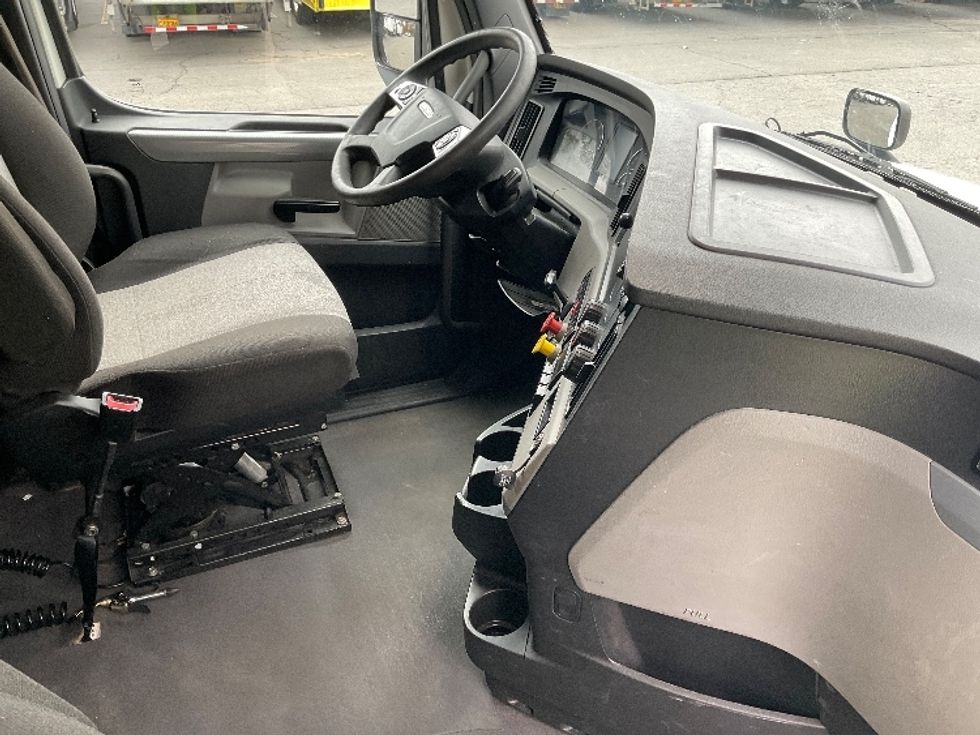 Sleeper Tractor-Heavy Duty Tractors-Freightliner-2021-T12664ST-Little Rock-AR-609,885\n\t\tmiles-$ 59,250 - Image 15