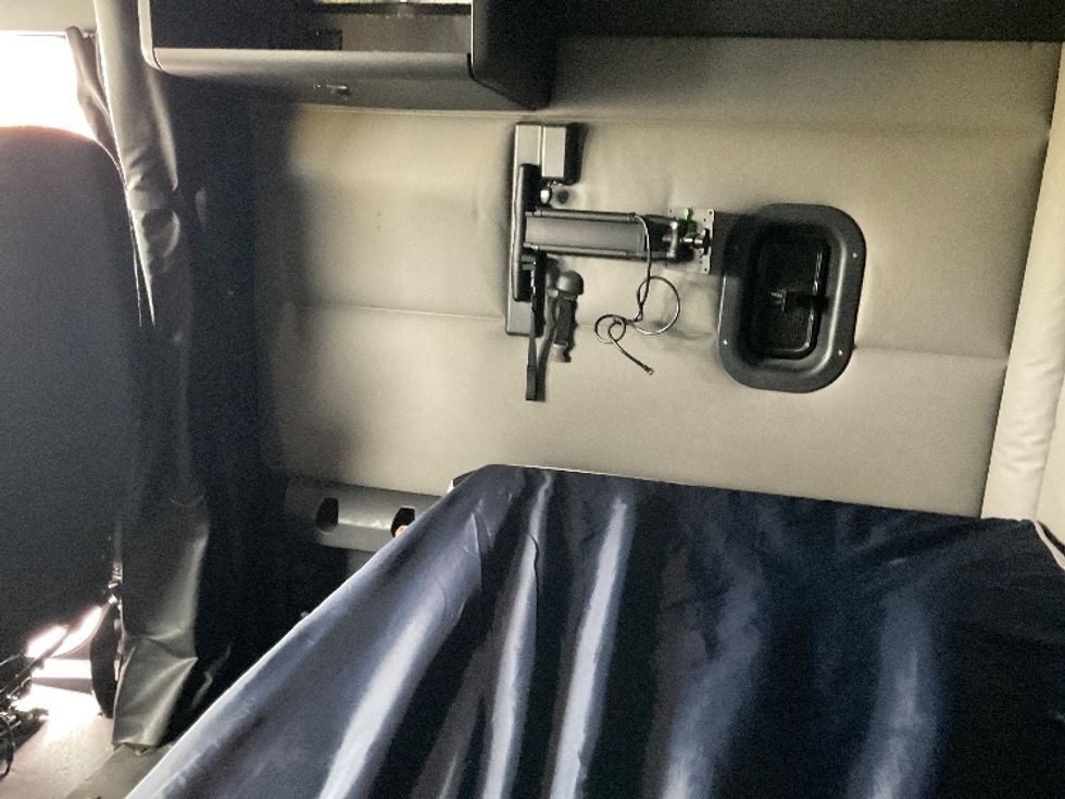 Sleeper Tractor-Heavy Duty Tractors-Freightliner-2021-T12664ST-Little Rock-AR-609,885\n\t\tmiles-$ 59,250 - Image 19