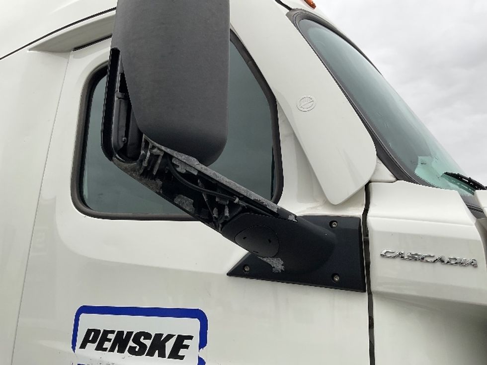 Sleeper Tractor-Heavy Duty Tractors-Freightliner-2021-T12664ST-Little Rock-AR-609,885\n\t\tmiles-$ 59,250 - Image 23