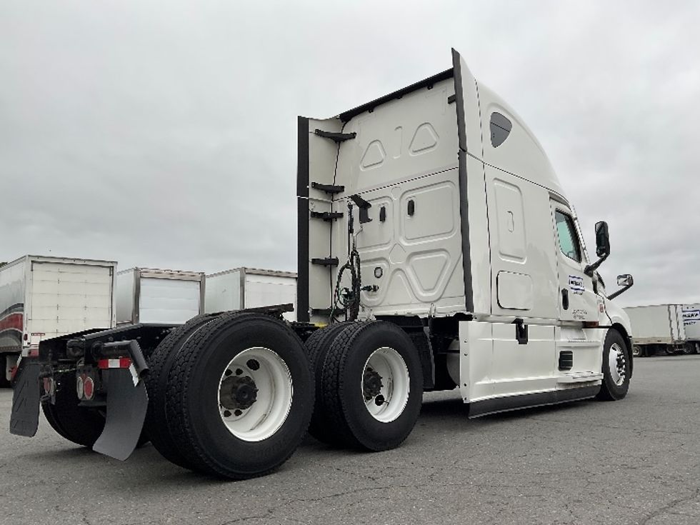 Sleeper Tractor-Heavy Duty Tractors-Freightliner-2021-T12664ST-Little Rock-AR-609,885\n\t\tmiles-$ 59,250 - Image 7