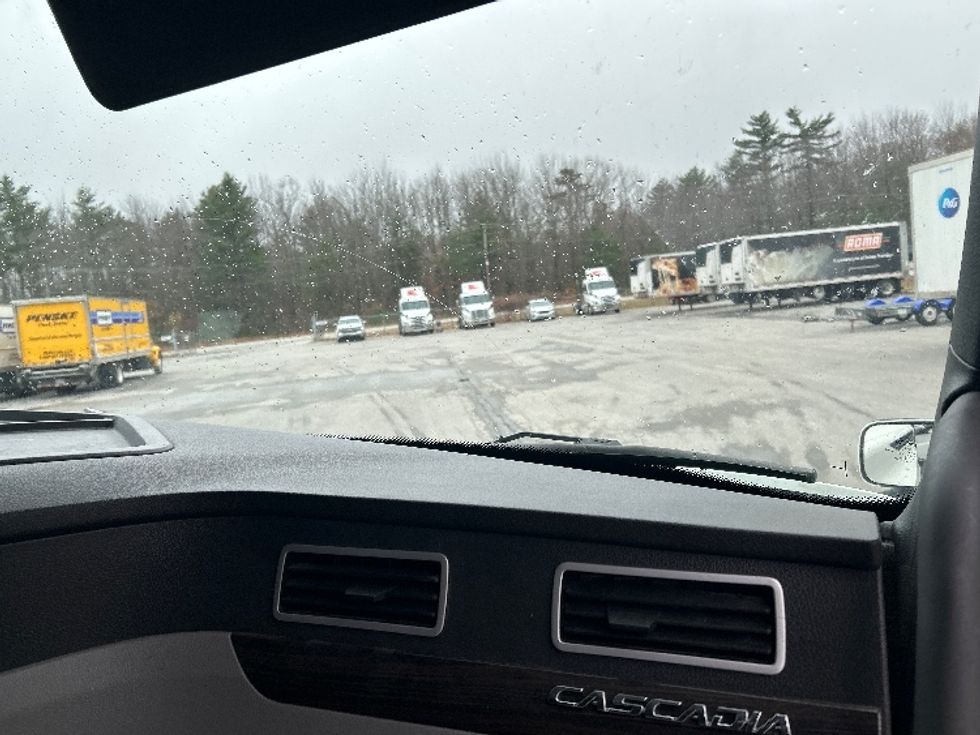 Sleeper Tractor-Heavy Duty Tractors-Freightliner-2021-T12664ST-Londonderry-NH-451,406\n\t\tmiles-$ 64,750 - Image 14