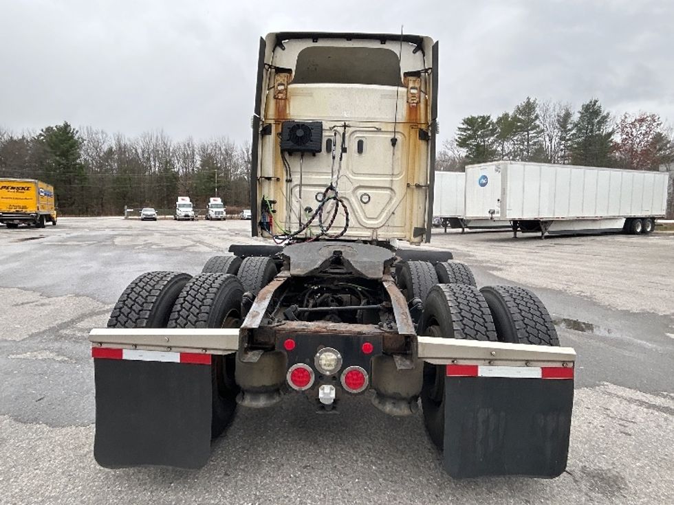 Sleeper Tractor-Heavy Duty Tractors-Freightliner-2021-T12664ST-Londonderry-NH-451,406\n\t\tmiles-$ 64,750 - Image 6