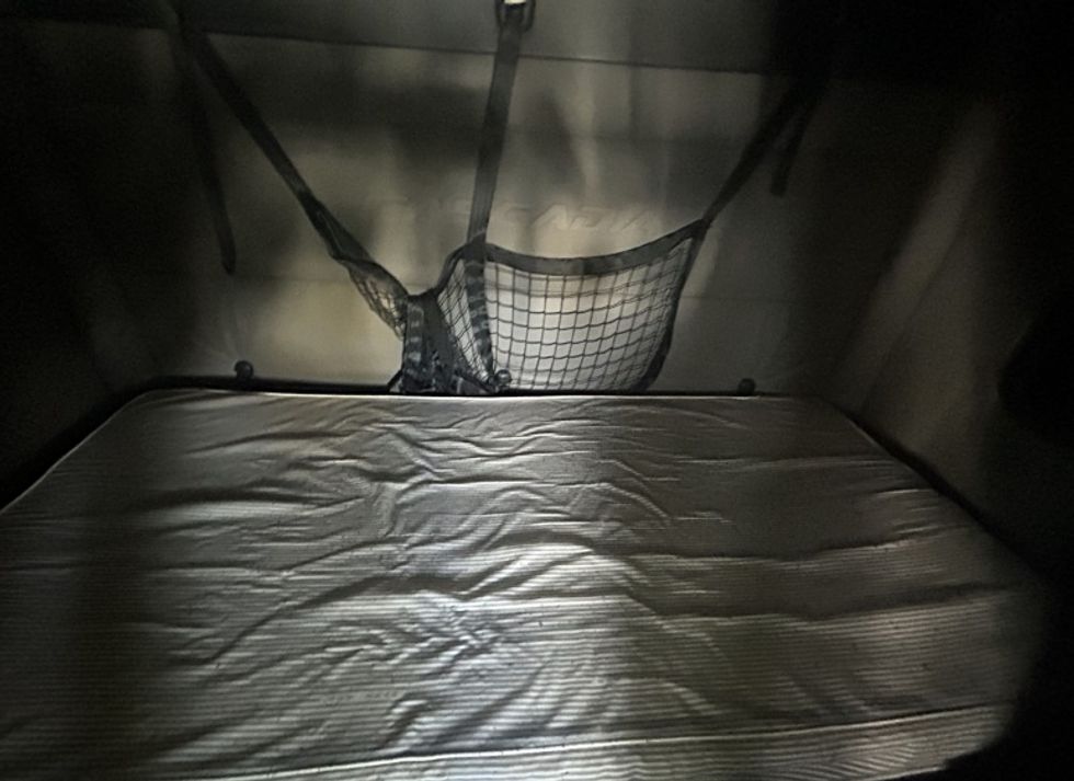 Sleeper Tractor-Heavy Duty Tractors-Freightliner-2021-T12664ST-Londonderry-NH-453,530\n\t\tmiles-$ 66,000 - Image 13