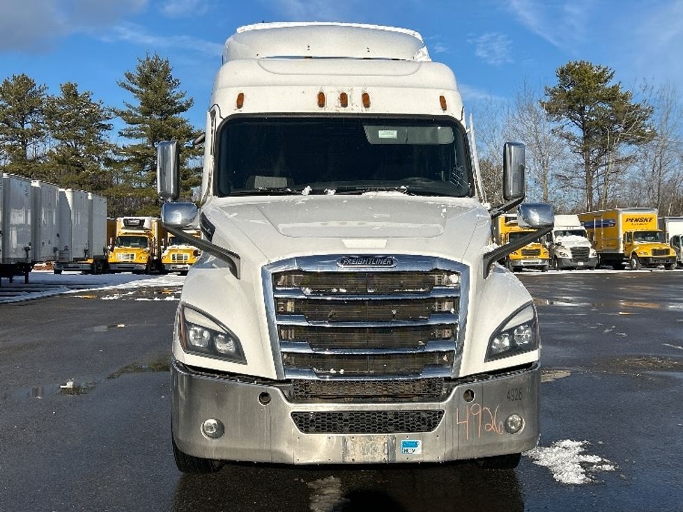 Sleeper Tractor-Heavy Duty Tractors-Freightliner-2021-T12664ST-Londonderry-NH-553,679\n\t\tmiles-$ 52,500 - Image 2