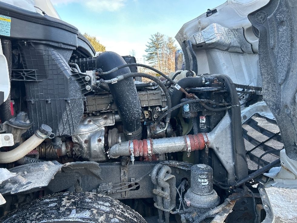 Sleeper Tractor-Heavy Duty Tractors-Freightliner-2021-T12664ST-Londonderry-NH-553,679\n\t\tmiles-$ 52,500 - Image 20