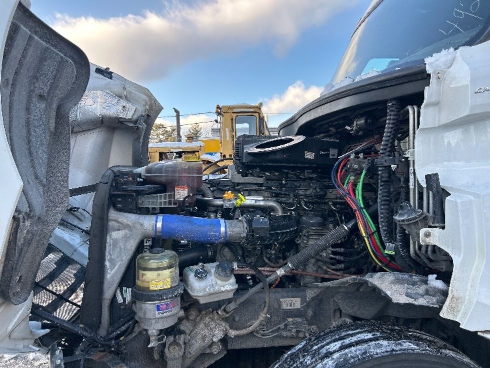 Sleeper Tractor-Heavy Duty Tractors-Freightliner-2021-T12664ST-Londonderry-NH-553,679\n\t\tmiles-$ 52,500 - Image 21