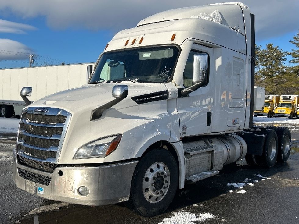 Sleeper Tractor-Heavy Duty Tractors-Freightliner-2021-T12664ST-Londonderry-NH-553,679\n\t\tmiles-$ 52,500 - Image 3