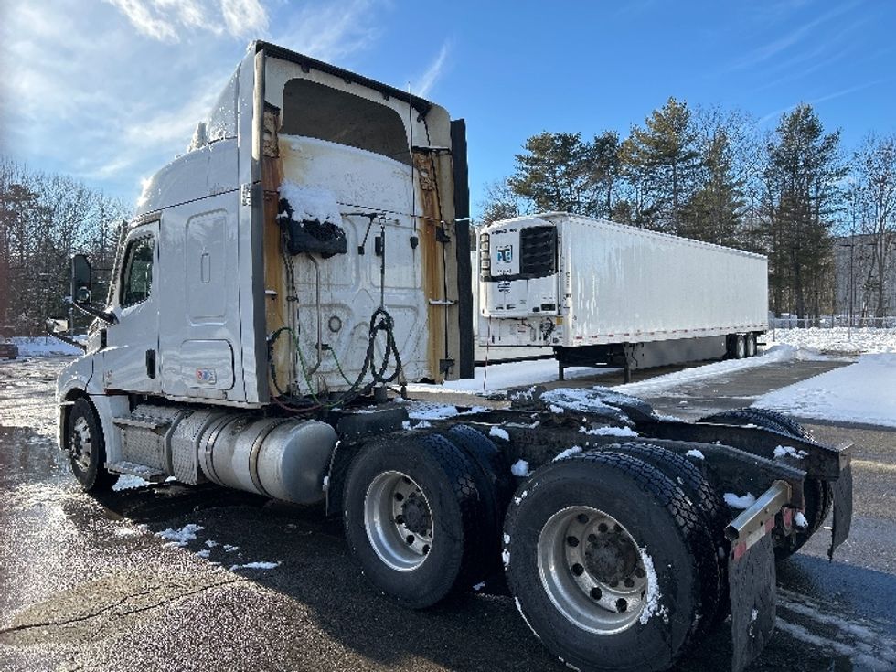 Sleeper Tractor-Heavy Duty Tractors-Freightliner-2021-T12664ST-Londonderry-NH-553,679\n\t\tmiles-$ 52,500 - Image 5