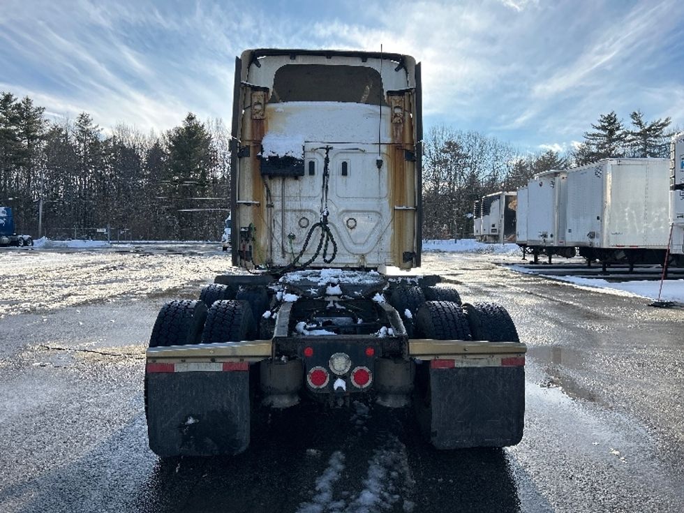 Sleeper Tractor-Heavy Duty Tractors-Freightliner-2021-T12664ST-Londonderry-NH-553,679\n\t\tmiles-$ 52,500 - Image 6