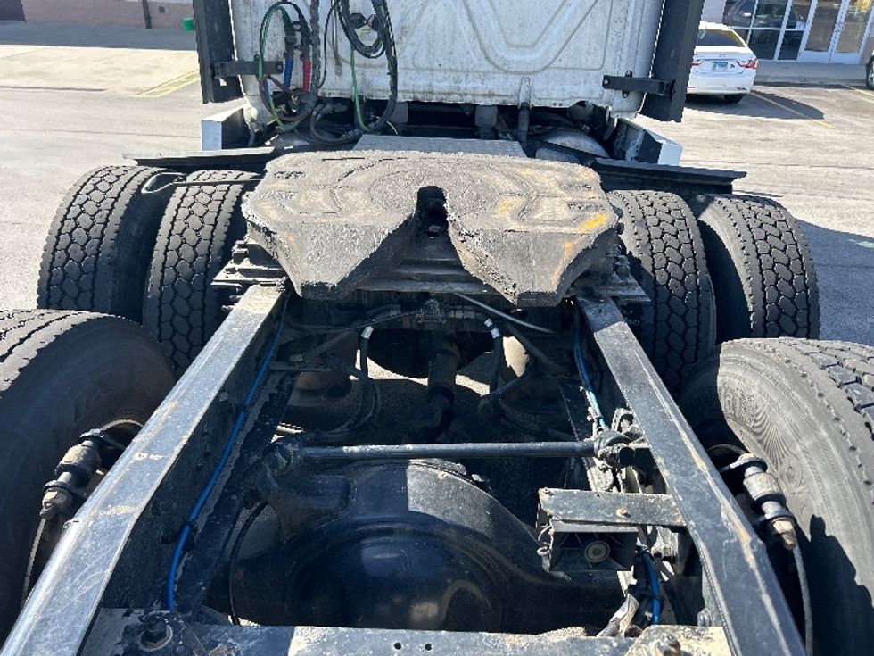 Sleeper Tractor-Heavy Duty Tractors-Freightliner-2021-T12664ST-Londonderry-NH-600,011\n\t\tmiles-$ 53,500 - Image 6