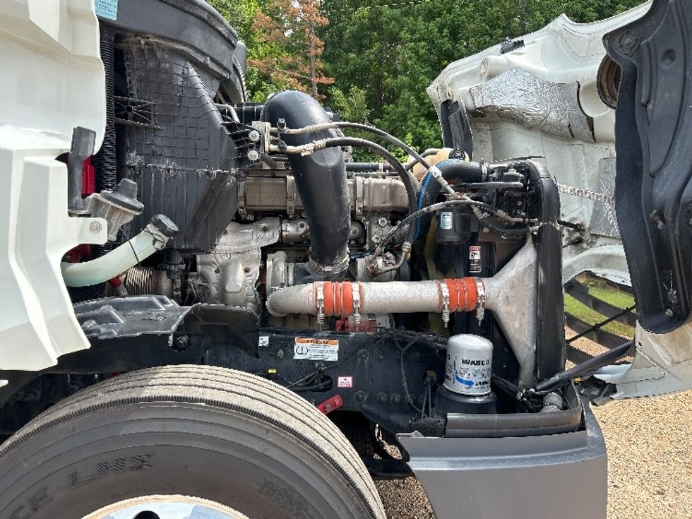 Sleeper Tractor-Heavy Duty Tractors-Freightliner-2021-T12664ST-Longview-TX-438,165\n\t\tmiles-$ 77,750 - Image 20