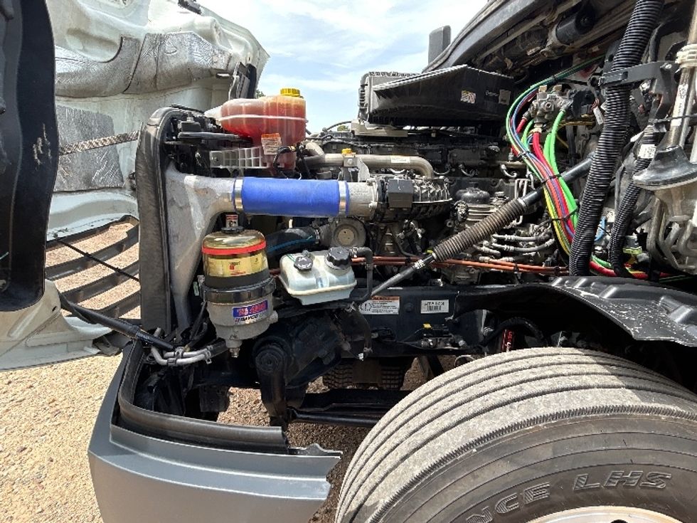 Sleeper Tractor-Heavy Duty Tractors-Freightliner-2021-T12664ST-Longview-TX-438,165\n\t\tmiles-$ 77,750 - Image 21