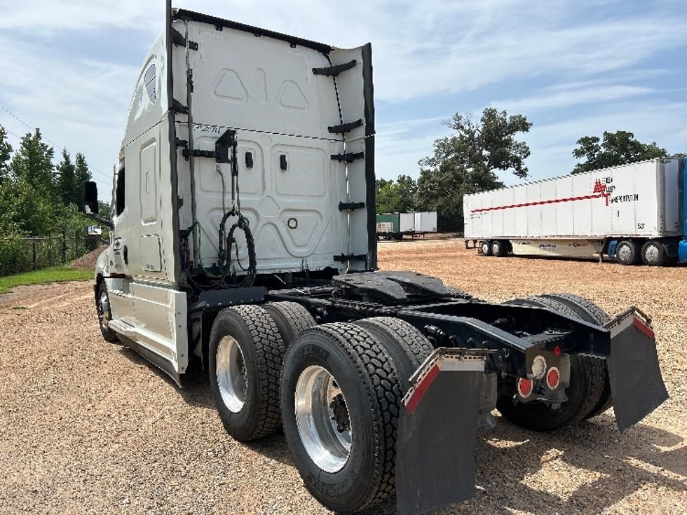 Sleeper Tractor-Heavy Duty Tractors-Freightliner-2021-T12664ST-Longview-TX-438,165\n\t\tmiles-$ 77,750 - Image 5