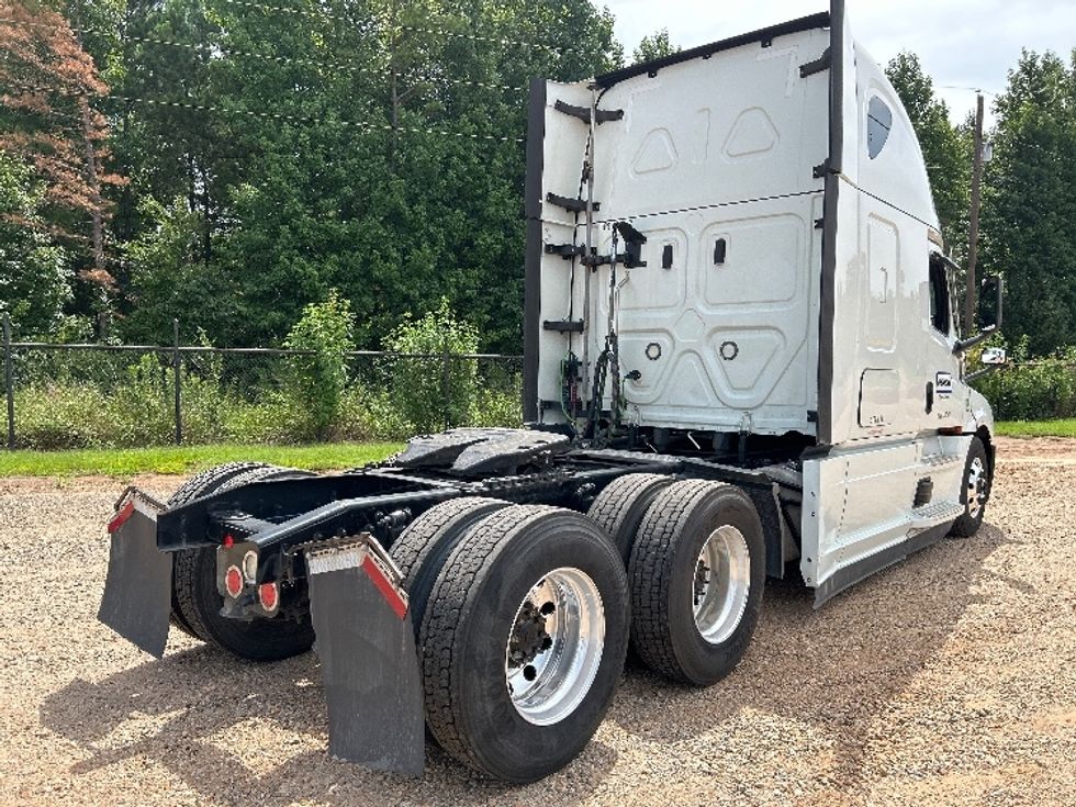 Sleeper Tractor-Heavy Duty Tractors-Freightliner-2021-T12664ST-Longview-TX-438,165\n\t\tmiles-$ 77,750 - Image 7