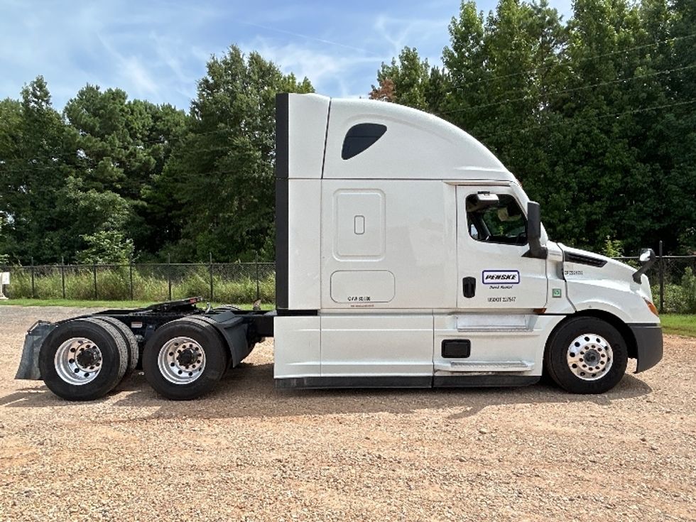 Sleeper Tractor-Heavy Duty Tractors-Freightliner-2021-T12664ST-Longview-TX-438,165\n\t\tmiles-$ 77,750 - Image 8