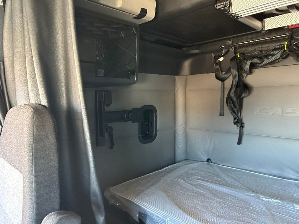 Sleeper Tractor-Heavy Duty Tractors-Freightliner-2021-T12664ST-Louisville-KY-481,461\n\t\tmiles-$ 63,750 - Image 18