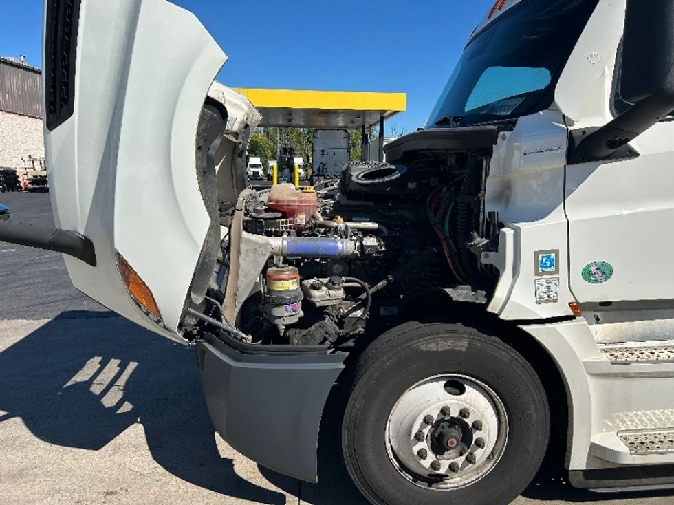 Sleeper Tractor-Heavy Duty Tractors-Freightliner-2021-T12664ST-Louisville-KY-481,461\n\t\tmiles-$ 63,750 - Image 20