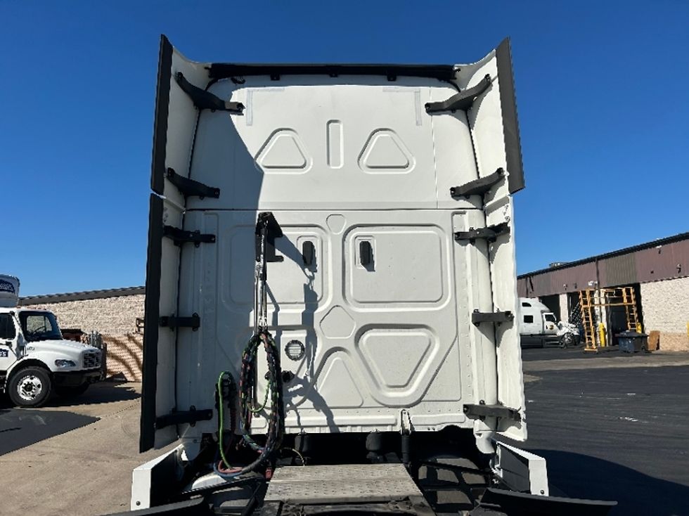 Sleeper Tractor-Heavy Duty Tractors-Freightliner-2021-T12664ST-Louisville-KY-481,461\n\t\tmiles-$ 63,750 - Image 21