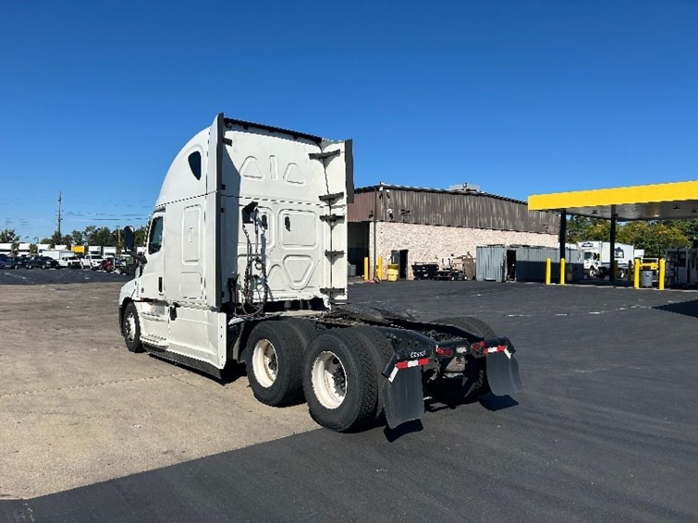 Sleeper Tractor-Heavy Duty Tractors-Freightliner-2021-T12664ST-Louisville-KY-481,461\n\t\tmiles-$ 63,750 - Image 5