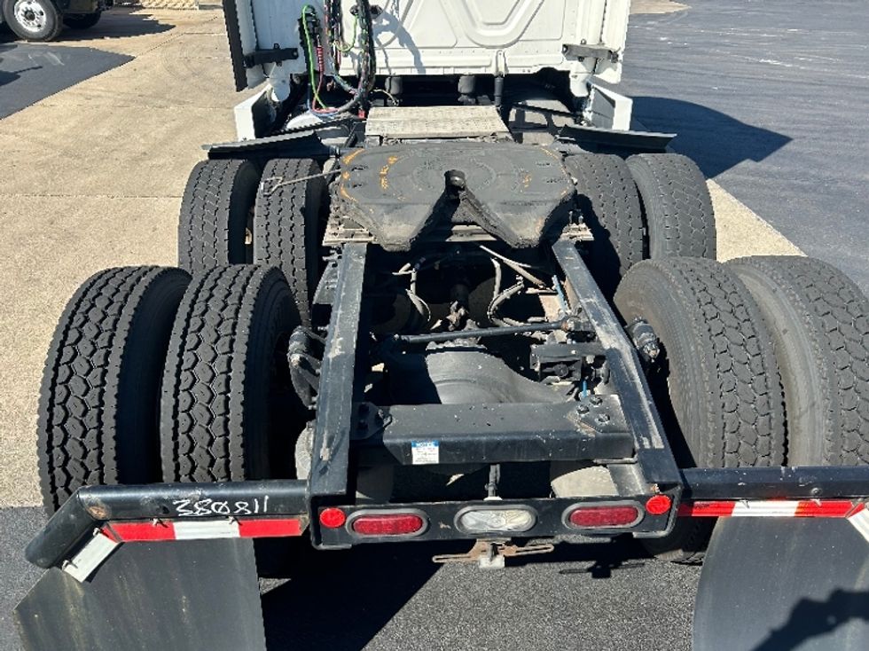 Sleeper Tractor-Heavy Duty Tractors-Freightliner-2021-T12664ST-Louisville-KY-481,461\n\t\tmiles-$ 63,750 - Image 6