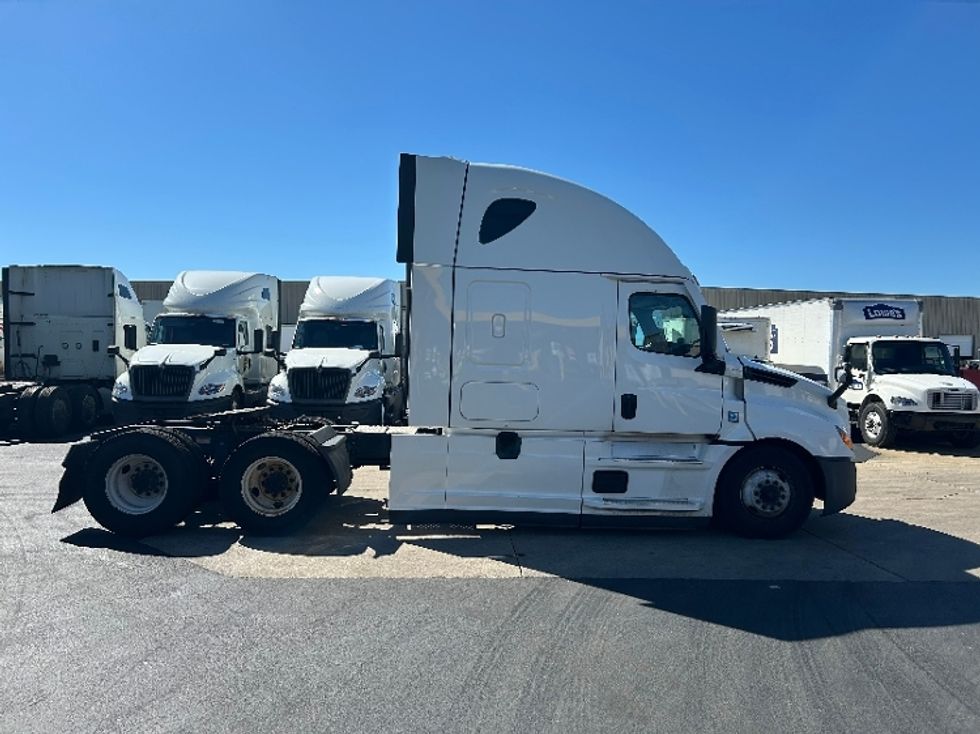 Sleeper Tractor-Heavy Duty Tractors-Freightliner-2021-T12664ST-Louisville-KY-481,461\n\t\tmiles-$ 63,750 - Image 8