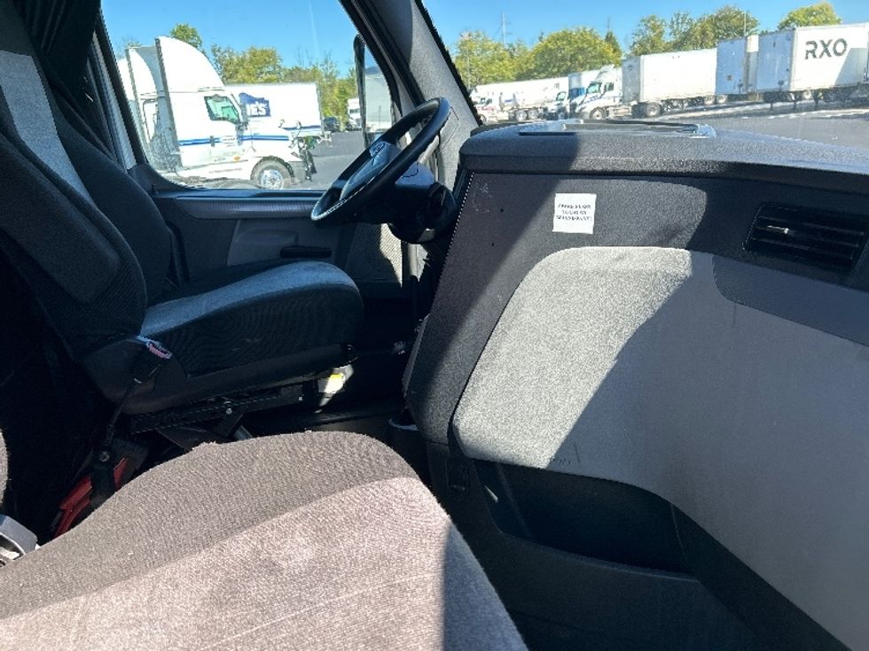 Sleeper Tractor-Heavy Duty Tractors-Freightliner-2021-T12664ST-Louisville-KY-560,560\n\t\tmiles-$ 57,000 - Image 15