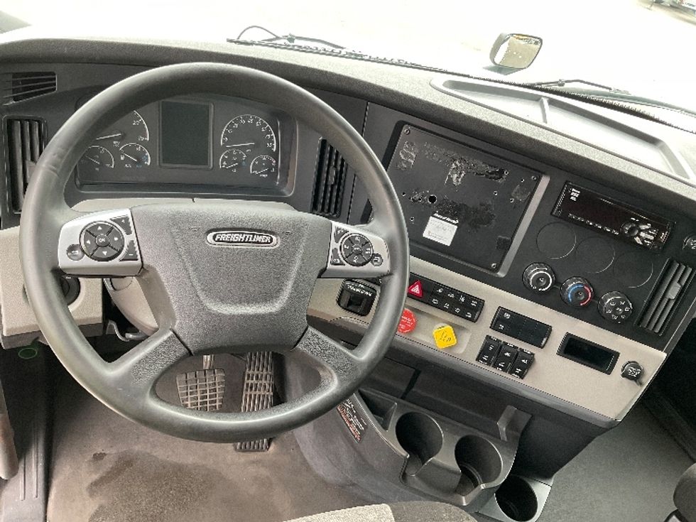 Sleeper Tractor-Heavy Duty Tractors-Freightliner-2021-T12664ST-Loveland-CO-614,790\n\t\tmiles-$ 47,750 - Image 11
