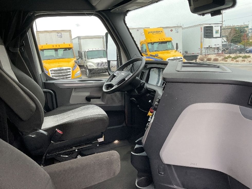 Sleeper Tractor-Heavy Duty Tractors-Freightliner-2021-T12664ST-Loveland-CO-614,790\n\t\tmiles-$ 47,750 - Image 15