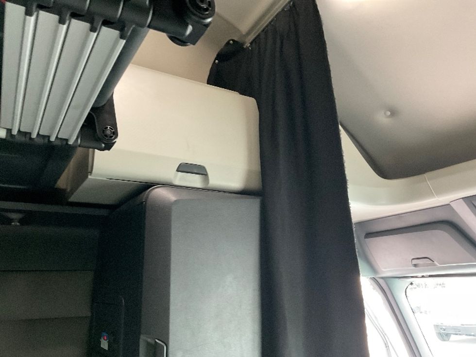 Sleeper Tractor-Heavy Duty Tractors-Freightliner-2021-T12664ST-Loveland-CO-614,790\n\t\tmiles-$ 47,750 - Image 18