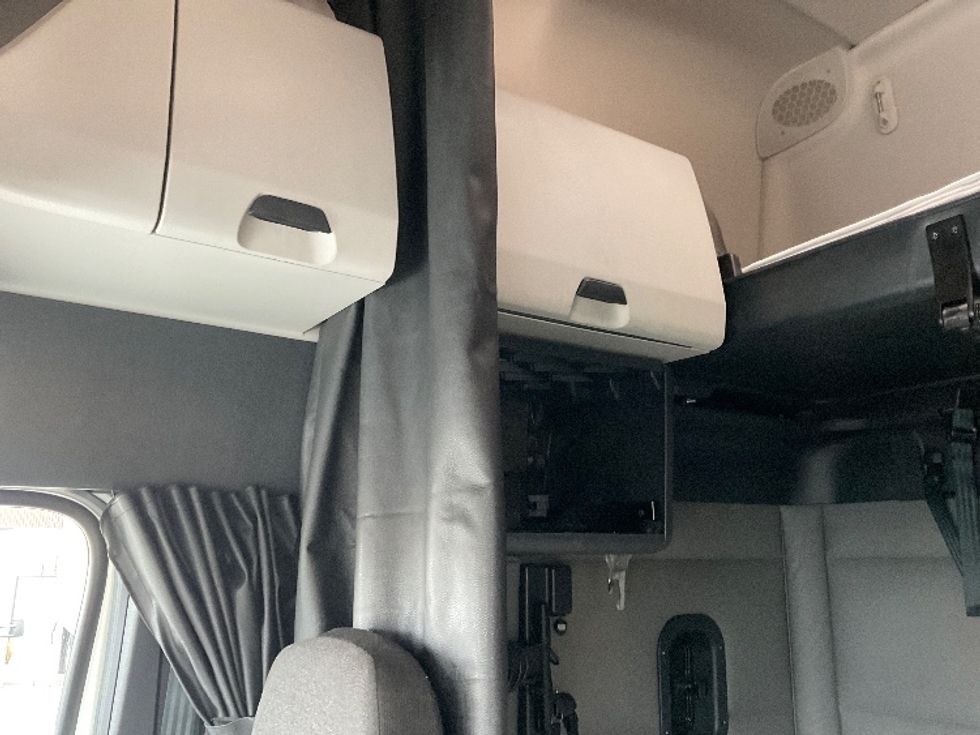 Sleeper Tractor-Heavy Duty Tractors-Freightliner-2021-T12664ST-Loveland-CO-614,790\n\t\tmiles-$ 47,750 - Image 19