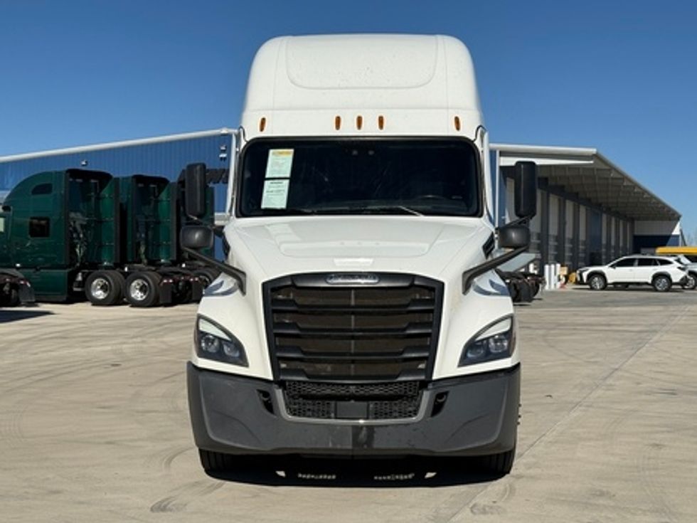 Sleeper Tractor-Heavy Duty Tractors-Freightliner-2021-T12664ST-Loveland-CO-614,790\n\t\tmiles-$ 47,750 - Image 2