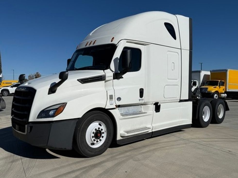 Sleeper Tractor-Heavy Duty Tractors-Freightliner-2021-T12664ST-Loveland-CO-614,790\n\t\tmiles-$ 47,750 - Image 3