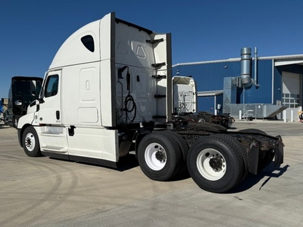 Sleeper Tractor-Heavy Duty Tractors-Freightliner-2021-T12664ST-Loveland-CO-614,790\n\t\tmiles-$ 47,750 - Image 5