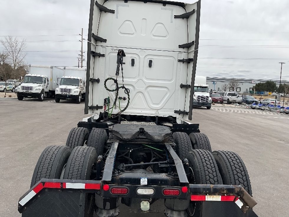 Sleeper Tractor-Heavy Duty Tractors-Freightliner-2021-T12664ST-Loveland-CO-614,790\n\t\tmiles-$ 47,750 - Image 6