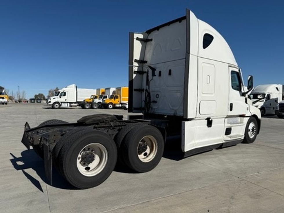 Sleeper Tractor-Heavy Duty Tractors-Freightliner-2021-T12664ST-Loveland-CO-614,790\n\t\tmiles-$ 47,750 - Image 7