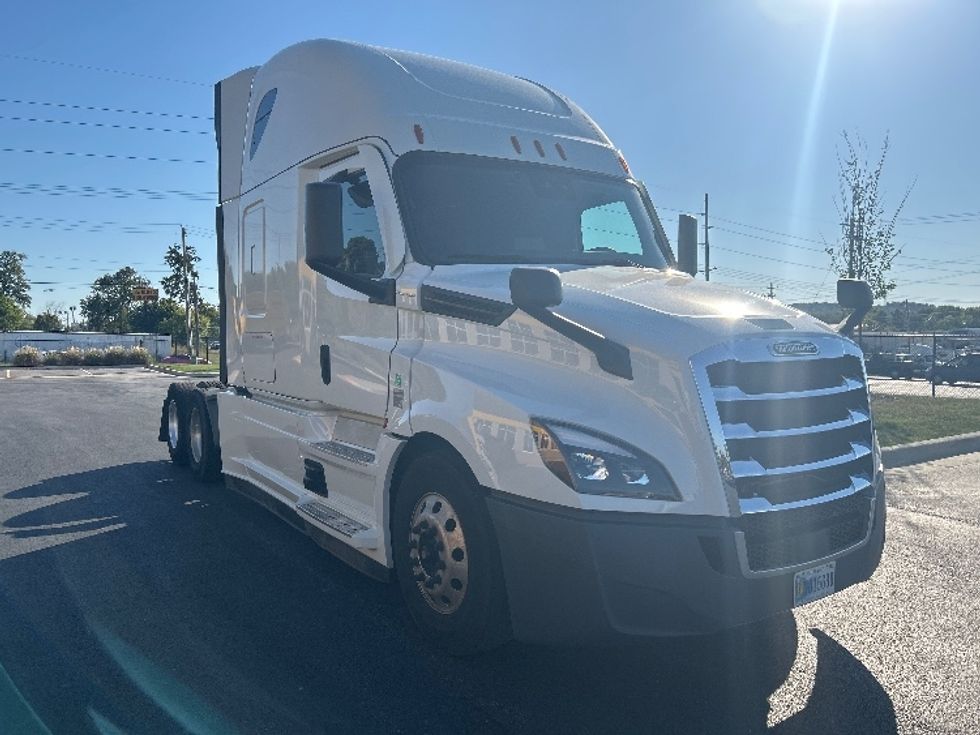 Sleeper Tractor-Heavy Duty Tractors-Freightliner-2021-T12664ST-Lowell-AR-485,488\n\t\tmiles-$ 79,000 - Image 1
