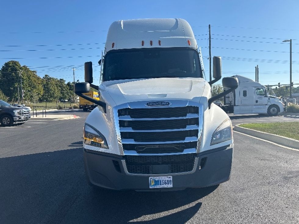 Sleeper Tractor-Heavy Duty Tractors-Freightliner-2021-T12664ST-Lowell-AR-485,488\n\t\tmiles-$ 79,000 - Image 2