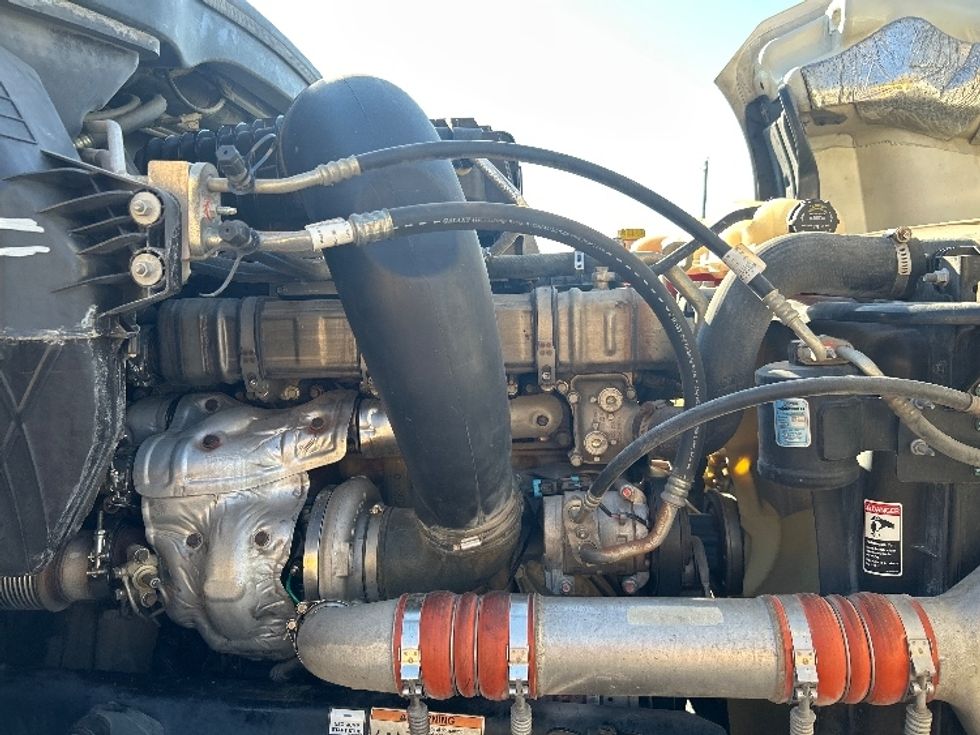 Sleeper Tractor-Heavy Duty Tractors-Freightliner-2021-T12664ST-Lowell-AR-485,488\n\t\tmiles-$ 79,000 - Image 20