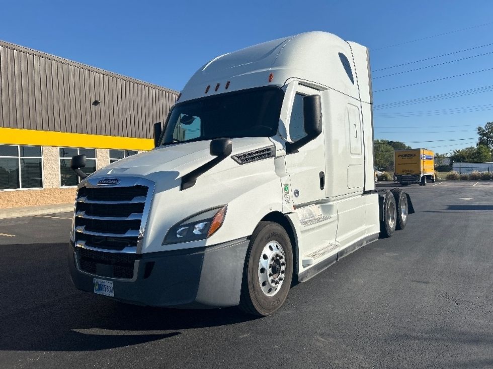 Sleeper Tractor-Heavy Duty Tractors-Freightliner-2021-T12664ST-Lowell-AR-485,488\n\t\tmiles-$ 79,000 - Image 3