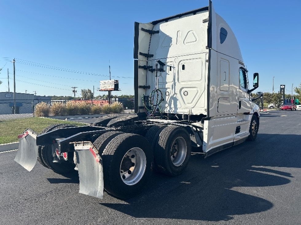 Sleeper Tractor-Heavy Duty Tractors-Freightliner-2021-T12664ST-Lowell-AR-485,488\n\t\tmiles-$ 79,000 - Image 7