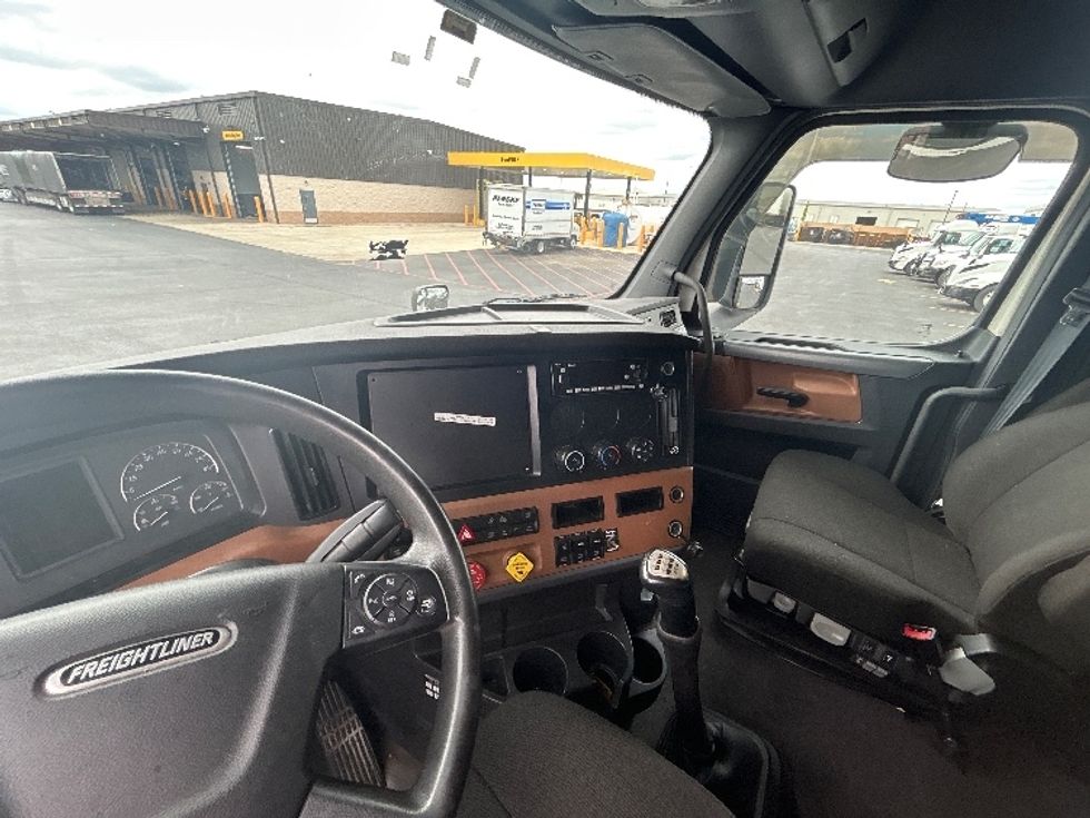 Sleeper Tractor-Heavy Duty Tractors-Freightliner-2021-T12664ST-Lowell-AR-507,521\n\t\tmiles-$ 56,750 - Image 10