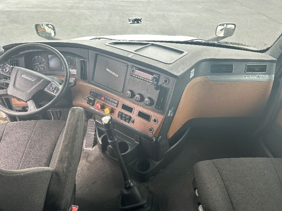 Sleeper Tractor-Heavy Duty Tractors-Freightliner-2021-T12664ST-Lowell-AR-507,521\n\t\tmiles-$ 56,750 - Image 12