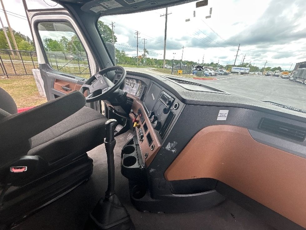 Sleeper Tractor-Heavy Duty Tractors-Freightliner-2021-T12664ST-Lowell-AR-507,521\n\t\tmiles-$ 56,750 - Image 15
